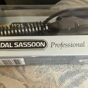 Vidal Sassoon Running Professional Mini Brush Iron - Black and Gray brand new